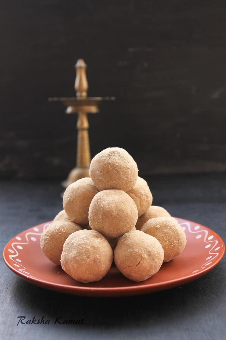 wheat flour ladoos, pityache ladoo, wheat ladoo, ghava pitta ladoo