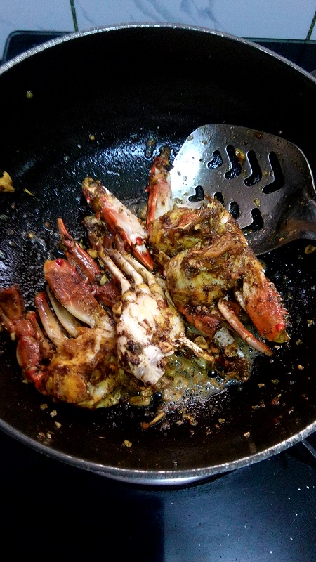 Butter Garlic Crabs - Raksha's Kitchen
