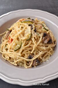 Spaghetti Pasta with Mushroom and Zucchini - Raksha's Kitchen