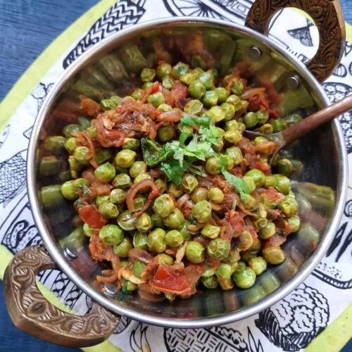 Dry green peas curry online